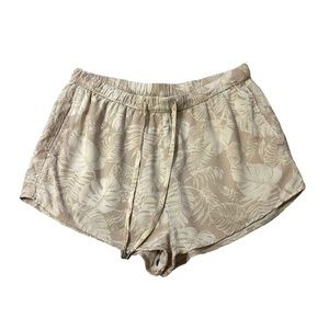 || NEW || H&M Tan Floral Shorts Women’s 2